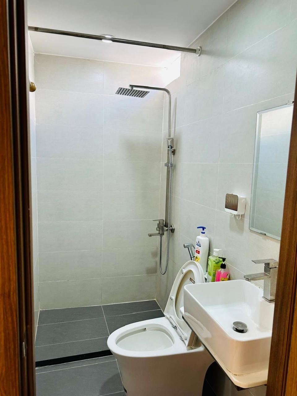 B786 Airport Apartment Хошимин Экстерьер фото
